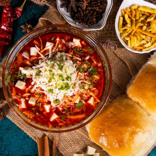 Malai Paneer Missal White Pav