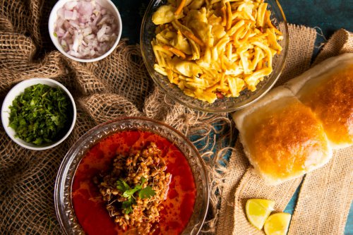 Vada Usal White Pav-Jain